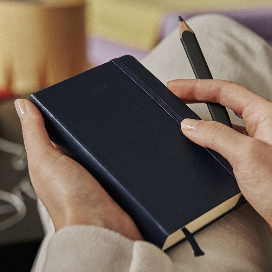 Classic Diary 2027 Large
